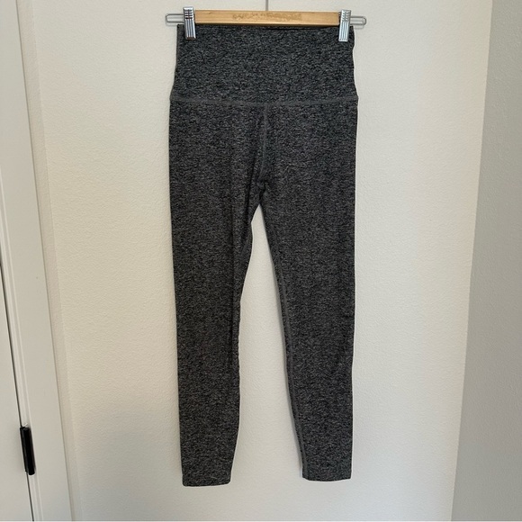 Beyond Yoga Classic Spacedye 7/8 Leggings Cropped Gray
Size Small Women’s - Picture 3 of 8